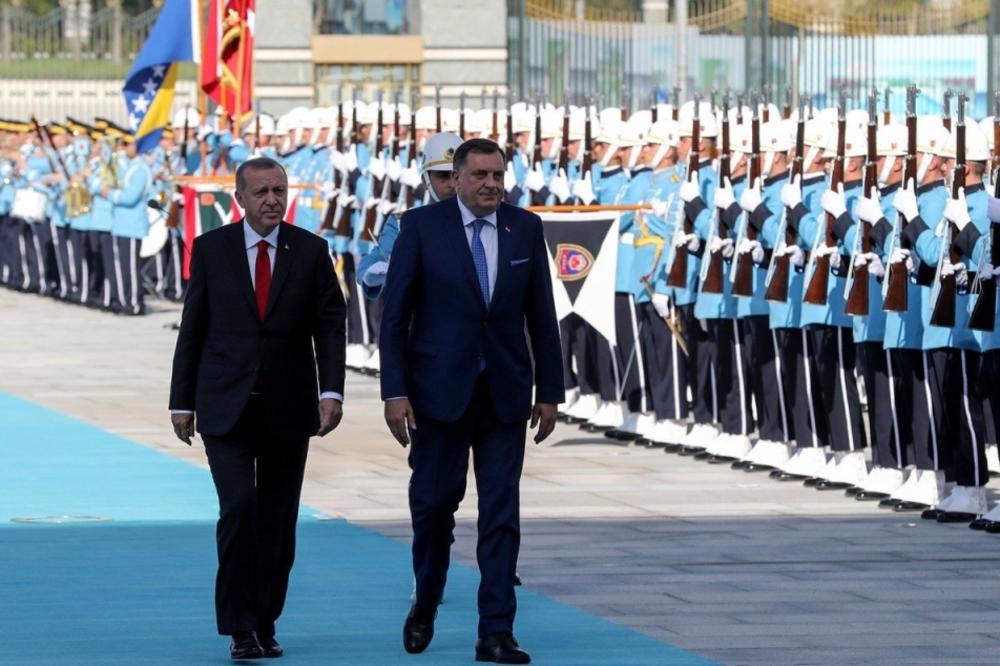 GRME HITOVI HALIDA BEŠLIĆA ZBOG DODIKA U ANKARI! Nikome neće biti dobro kada čuje koju je Erdogan pesmu naručio