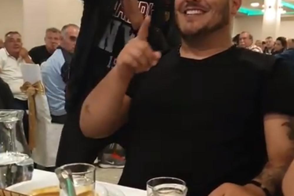 NIŠTA NIJE NAUČIO? Ima oboleo BUBREG, nema PANKREAS, a za sat vremena Darko Lazić SLISTIO 2 BOKALA ŠLJIVOVICE