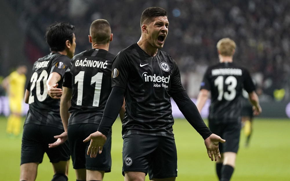 Luka Jović slavi gol protiv Čelsija  