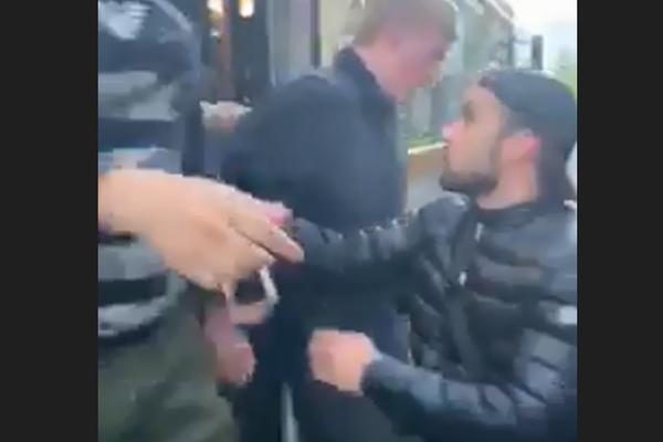 MLADIĆ UŠAO U TRAMVAJ I VIKNUO OVO, A ONDA SU SVI IZAŠLI! Sada mu preti TUŽBA (VIDEO)