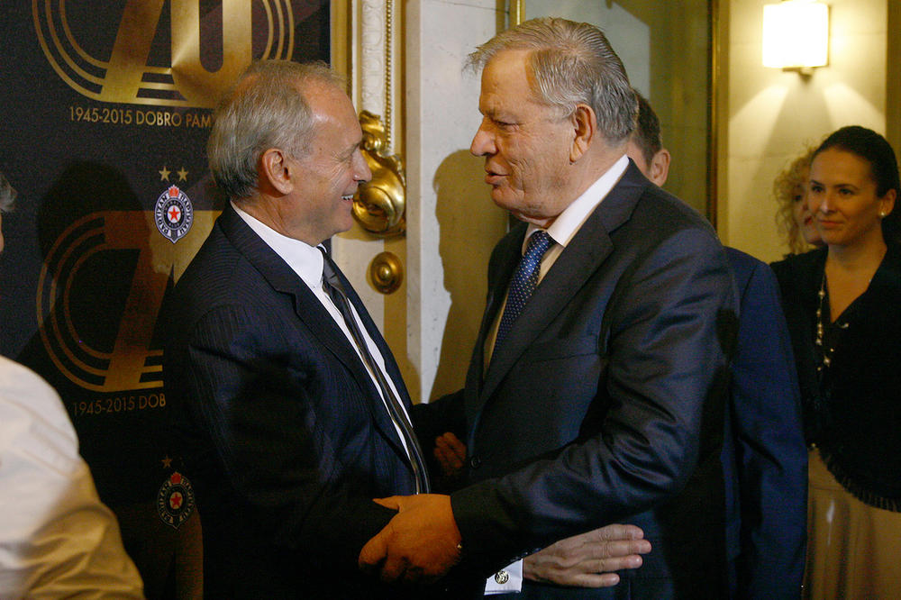 JA NE UMEM DA NAMEŠTAM UTAKMICE, JE LI MI TO MANA? Pale ozbiljne optužbe, nastavlja se rat Vučelića i Karadžića!