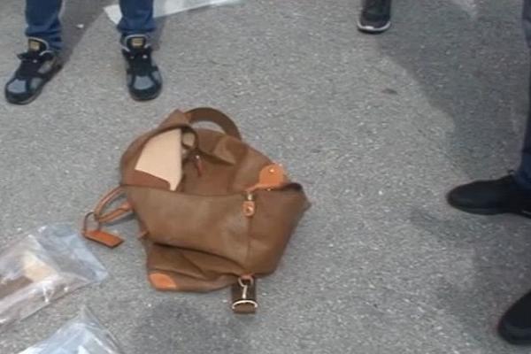 BOSANAC PAO SA 2 KILOGRAMA KOKAINA! Evo šta su mu još našli u torbi OSIM DROGE (VIDEO)