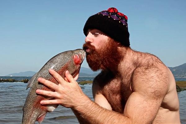 ZOVU GA MLADI VUK, JEDE ŽIVU HRANU, DIŽE STRAŠNE TEŽINE, NE KORISTI DEZODORANS: Ovo je TAJNA njegove SNAGE