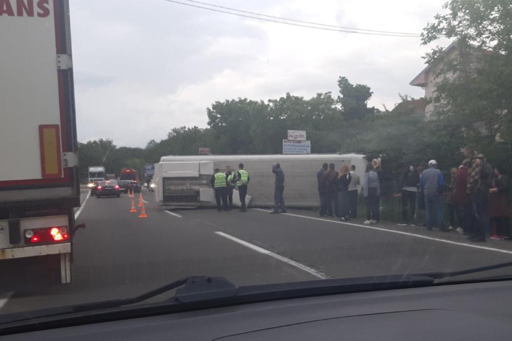 STRAVIČAN SUDAR AUTOBUSA I AUTOMOBILA: Povređeni u teškom stanju hitno prevezeni u Urgentni!