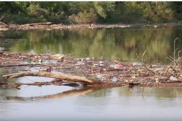 EKOLOŠKA KATASTROFA PRETI SRBIJI: Voda dovukla NEŠTO UŽASNO iz Rumunije! (VIDEO)