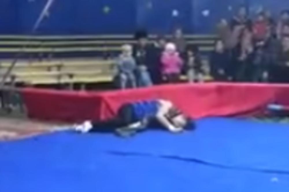 PITON SKORO UBIO KROTITELJA: JEZIV snimak procureo! (VIDEO)