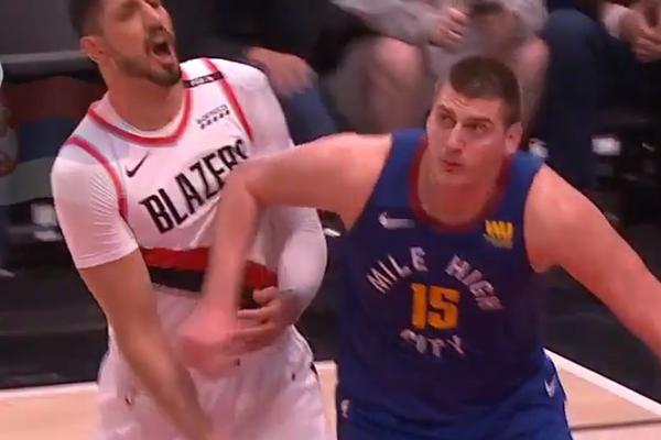 KANTERU OPET IŠČAŠENO RAME: Turčin skupo platio cenu žestokih okršaja sa Jokićem!