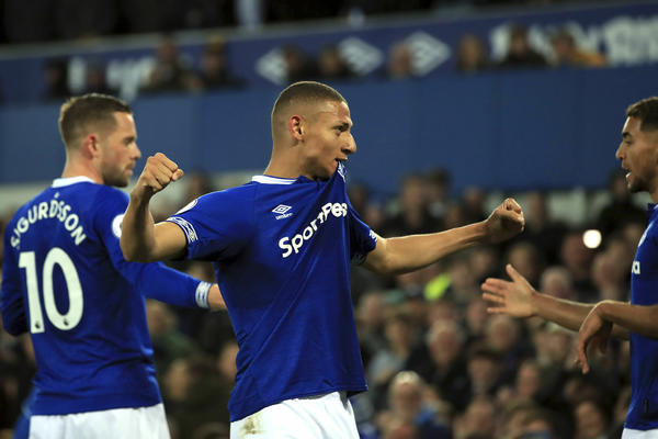 BAKSUZNOM MIJU PRESELE KARAMELE: Everton srušio Barnli!