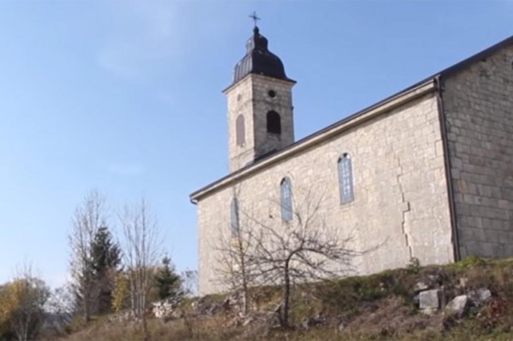 VANDALI UPALI U PRAVOSLAVNU CRKVU, PA POLUPALI SVE: Stradala kompletna unutrašnjost svetinje!