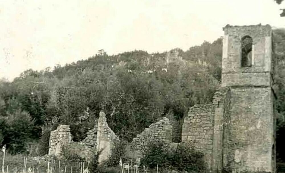 Porušena pravoslavna crkva u Smiljanu, rodnom mestu Nikole Tesle  