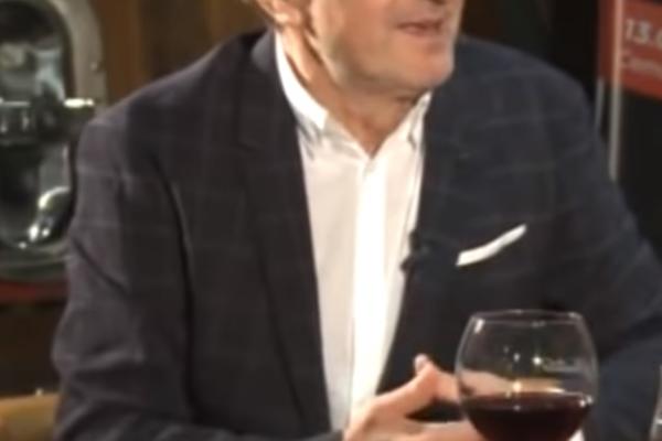 OSTAO SIROČE, PRODAVAO NA ULICI, TEGLIO NA GRADILIŠTU: Malo ko zna KOLIKO SE NAŠ NAJVEĆI PEVAČ MUČIO kroz život