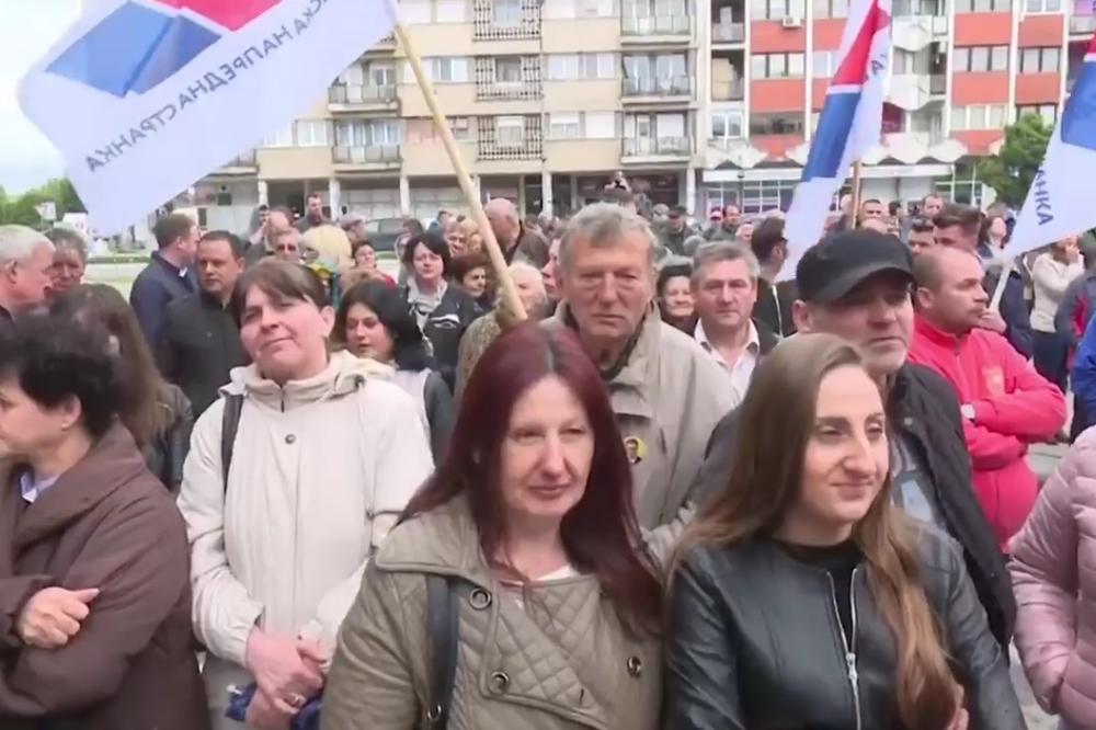 SNS U PARAĆINU TRAŽI IZBORE, GRADSKE VLASTI HOĆE DA ONI BUDU PO ZAKONU: Nastavlja se protest naprednjaka (VIDEO)
