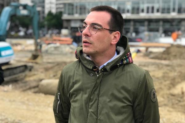 BASTAĆ I EKIPA PONOVO BLOKIRALI RADOVE NA TRGU: Građani negodovali, iz Starog grada kažu - to su provokatori (FOTO)