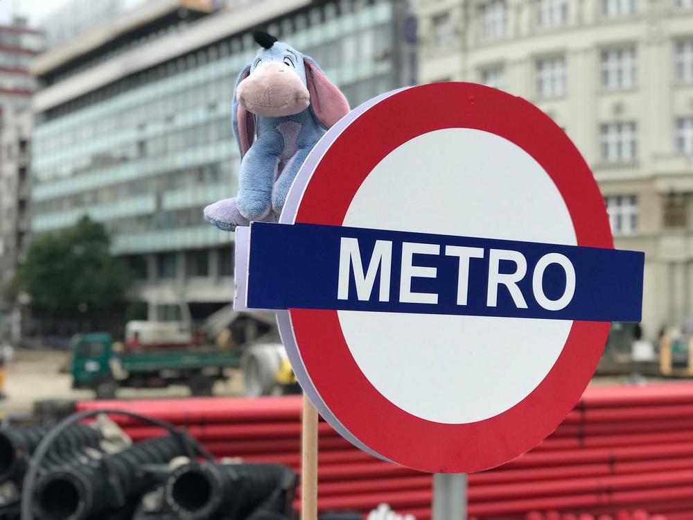 Jedan od Bastaćevih transparenata Trgu republike   