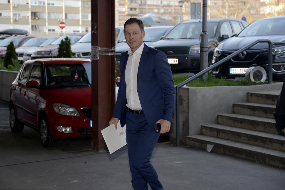 SADA I ZVANIČNO: Senat Univerziteta u Beogradu jednoglasno poništio doktorat Siniše Malog!