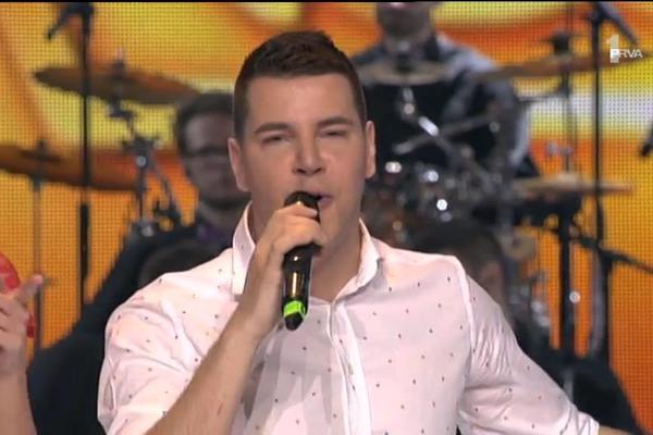 DUGO SE IZVINJAVAO! Zvezda Granda napravila SKANDAL u avionu i pokazao NEKULTURU i BAHATOST!