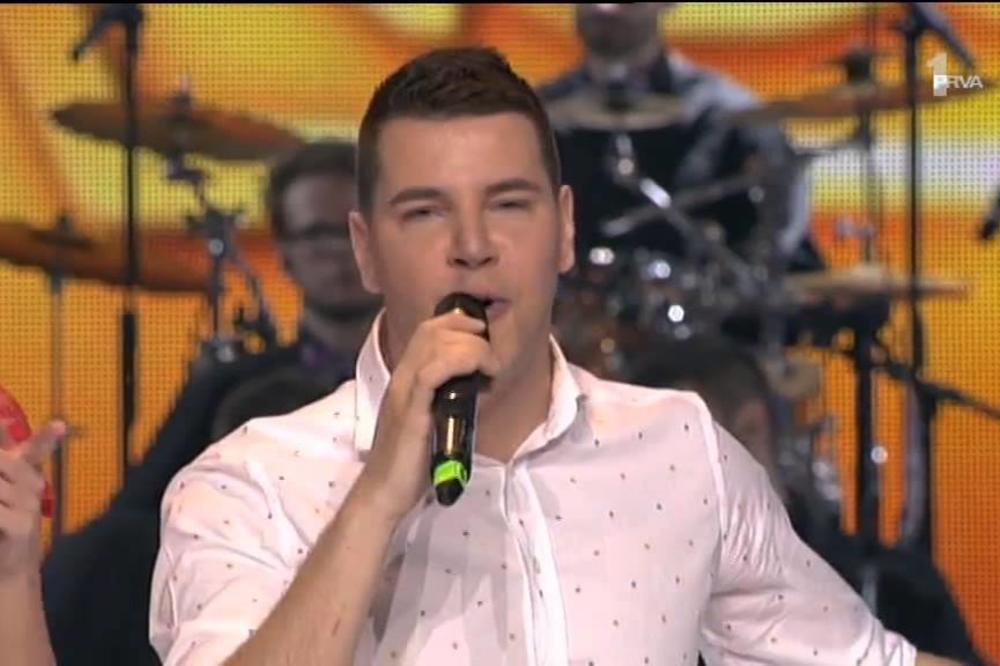 DUGO SE IZVINJAVAO! Zvezda Granda napravila SKANDAL u avionu i pokazao NEKULTURU i BAHATOST!