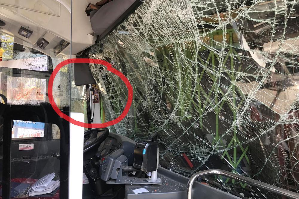 VOZAČA AUTOBUSA JE SPASILO SAMO ČUDO! Šoferka skroz ispucala, ali je izdržala, obratite pažnju na ZAOKRUŽENI DETALJ