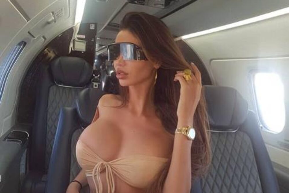 NAJVEĆE GRUDI NA BALKANU! Soraja pokazala atribute u gaćicama i brusu! Kladimo se da ovolike SI*E niste videli