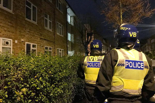 HOROR U BRITANIJI: Uhapšen mladi par zbog sumnje da je ubio devojčicu