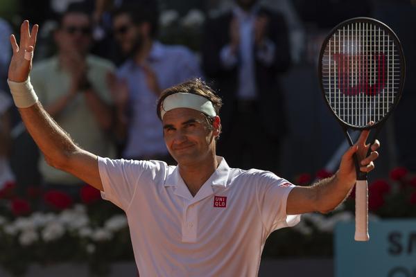 FEDERER DOBIO SET 6:0, PA SPAŠAVAO MEČ LOPTE: Ludački meč Rodžera i Monfisa u Madridu! Sprečena senzacija!