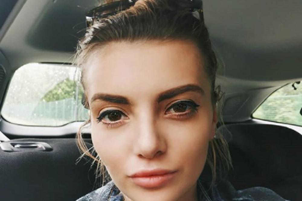 NI KRIVA NI DUŽNA! PRATIOCI PREOZBILJNO SHVATILI ELU DVORNIK PA JE ŽESTOKO NAPALI: Usledile prepirke,kakva TORTURA!