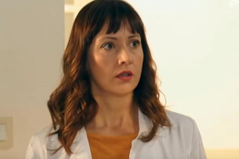 JELENA ĆURUVIJA: Kako neko osuđen za ubistvo, POPUT UBICA MOG OCA, može da sedi kod kuće?