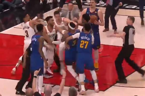 JOKIĆ IZAZVAO OPŠTU TUČU NA TERENU: Nastao je toliki haos, da su čak i sudije završile sa modricama!