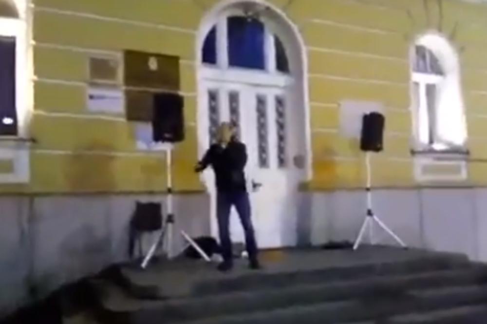 ČOVEK NAPADNUT U UŽICU NA PROTESTU 1 OD 5 MILIONA! Obezbeđenje sprečilo veći INCIDENT (VIDEO)