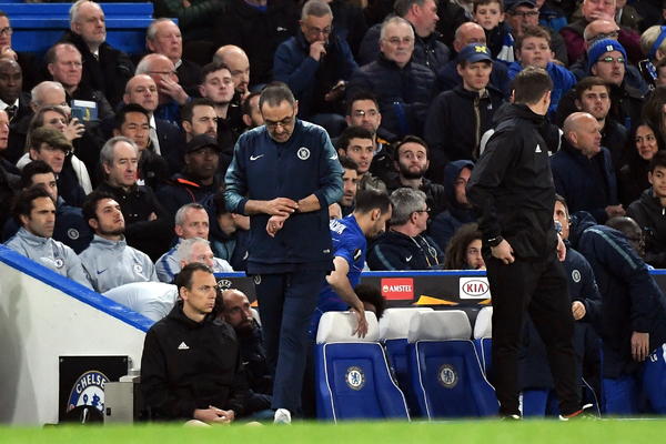 UMESTO CIGARE, ZAPALIO JE INTERNET: Sari od nervoze pred penale s Ajntrahtom žvakao filter od pljuge, pa postao hit