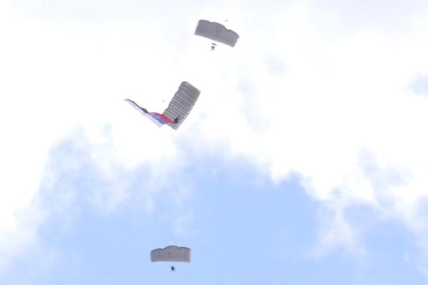 PET PADOBRANACA STRADALO JE U JEZIVOJ NESREĆI U BANJALUCI: Velika misterija nadvila se nad celim slučajem