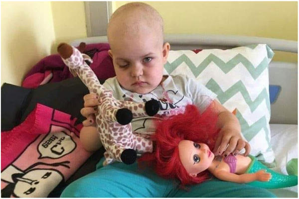 ANDREA (4) IMA REDAK OBLIK TUMORA ZBOG KOJEG JE IZGUBILA OKO, ŽIVI BEZ KUPATILA: Učinimo ovu TEŠKU PRIČU lakšom