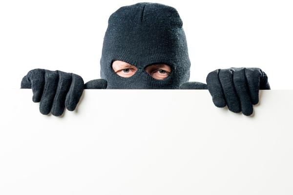 ZAŠTO ŽENE PADAJU NA ŽESTOKE MOMKE? Zbog ove stvari kriminalci su savršeni partneri