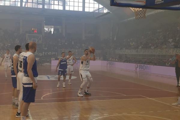 TORCIDA SANDŽAK URADILA ISTO ŠTO I NURKIĆ: Partizan dočekan transparentom posvećenim pripadnicima Armije BiH!