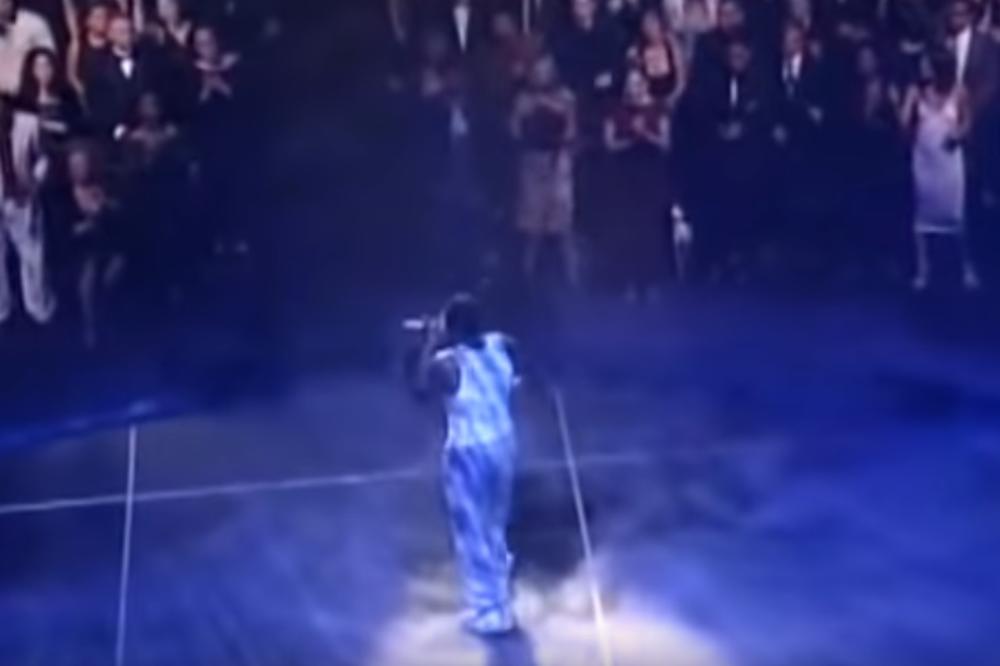 PEVAČ NE MOŽE DA PREBOLI SMRT SUPRUGE: Ostao je sam sa TROJE DECE, a njene POSLEDNJE reči KIDAJU DUŠU!