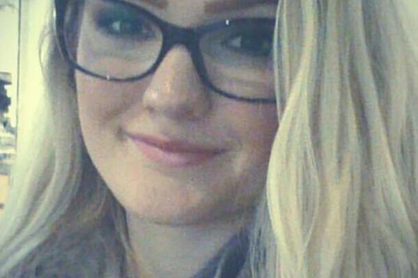 DEVOJKU (24) UJELA LUTALICA I PRENELA JOJ BESNILO: Umrla nakon par dana, roditelji skrhani bolom (FOTO)