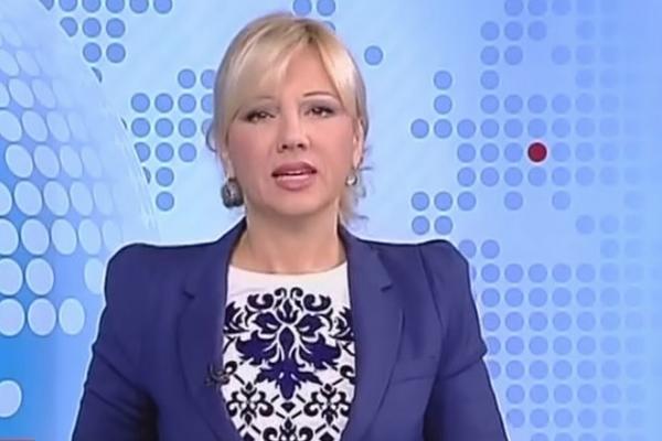 VODITELJKA JE PRAVA DAMA, A ĆERKA JE PRESLIKANA ONA! Prvi put je vidimo, POKUPILA JE SVE NAJLEPŠE od mame! (FOTO)