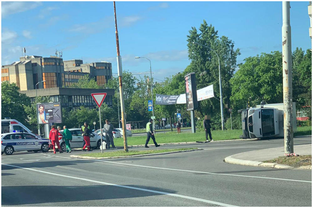 PREVRNUO SE KAMION NA KRUŽNOM TOKU: Iz čista mira karambol u centru Novog Beograda ranom zorom