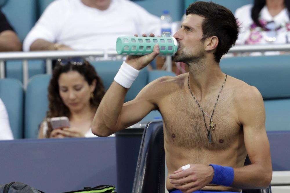 PLJUNUO JE ĐOKOVIĆA, A ONDA I PRAVOSLAVNI KRST! Srbinu pao mrak na oči! Ubio je boga u Arapinu zbog toga!