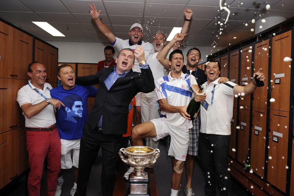 NOVAKU JE STRIC GORAN OGROMNA PODRŠKA, OBAVLJA MOĆNU FUNKCIJU: Otac je DVE BLIZNAKINJE, a ove DETALJE MALO KO ZNA