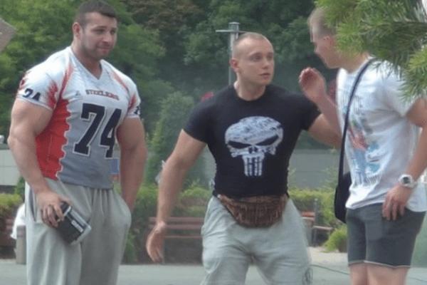 DVA NABILDOVANA POLJAKA NA SMRT PLAŠILI LJUDE: Kada vidite šta rade slučajnim prolaznicima OSTAĆETE U ŠOKU! (VIDEO)