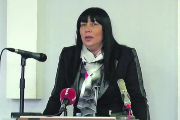 PALA GRAMZIVA ZORICA IZ POŽEGE: Funkcionerka SNS kojoj su stavili lisice na ruke uzimala PARE GDE GOD JE STIGLA!