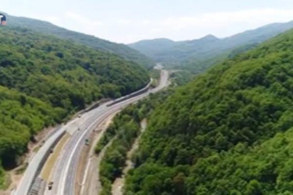 FANTASTIČNI SNIMCI IZ VAZDUHA GRDELIČKE KLISURE: Pogledajte završne deonice Koridora 10 (VIDEO)