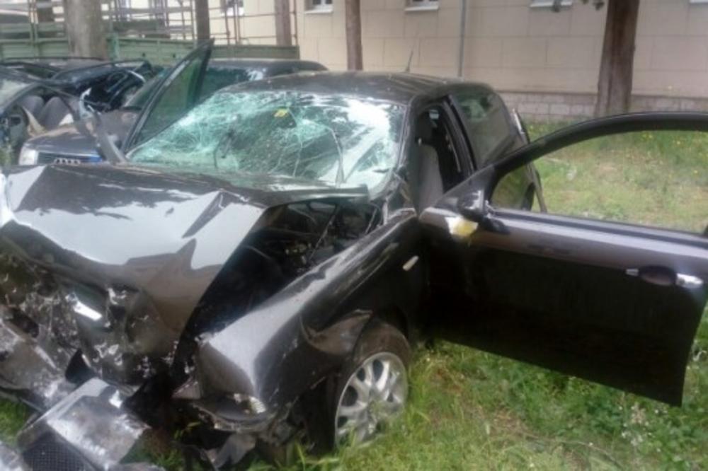 AUTO SLETEO S MOSTA KOD BORČE: Kad je policija došla, UNUTRA NIJE BILO NIKOGA!