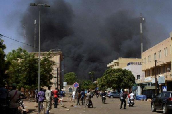 NAJMANJE 35 UBIJENIH U BOMBAŠKOM NAPADU: Odjeknule nove ekplozije u BURKINI FASO