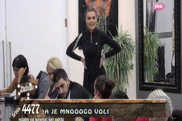 STRAHOVITE UVREDE U ZADRUZI: Bolesna si! Ti si opasna ličnost, leči se!