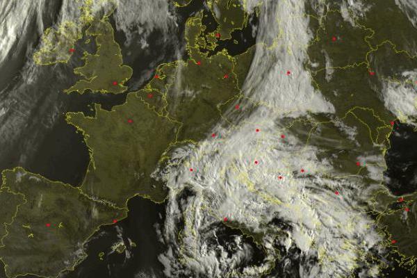 BELO ČUDOVIŠTE KRUŽI NAD SRBIJOM: Ceo Balkan na udaru, evo šta nas sve očekuje!