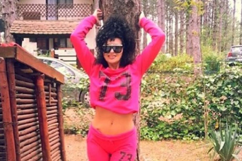 BOLESNO! KAO DA IM JE ĆERKA! Lidija Vukićević se SLIKALA sa VRŠNJAKINJAMA iz osnovne škole, Instagram izgoreo!