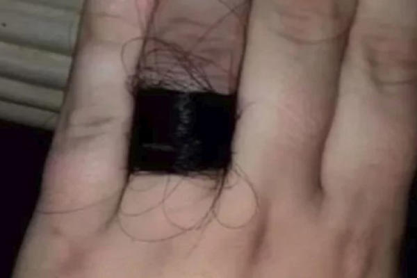 ZAPROSIO DEVOJKU PRSTENOM OD SVOJE KOSE: Njena reakcija je za mnoge neočekivana!