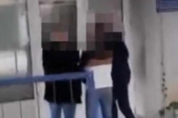 SRPSKA POLICIJA UHAPSILA JAVNOG IZVRŠITELJA! Pogledajte kako je završio SA LISICAMA NA RUKAMA! (VIDEO)